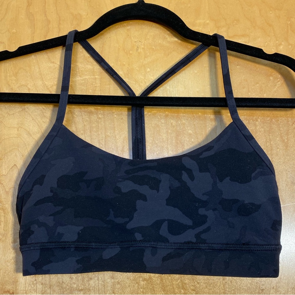 Lululemon camo size 4 bra Flo Y